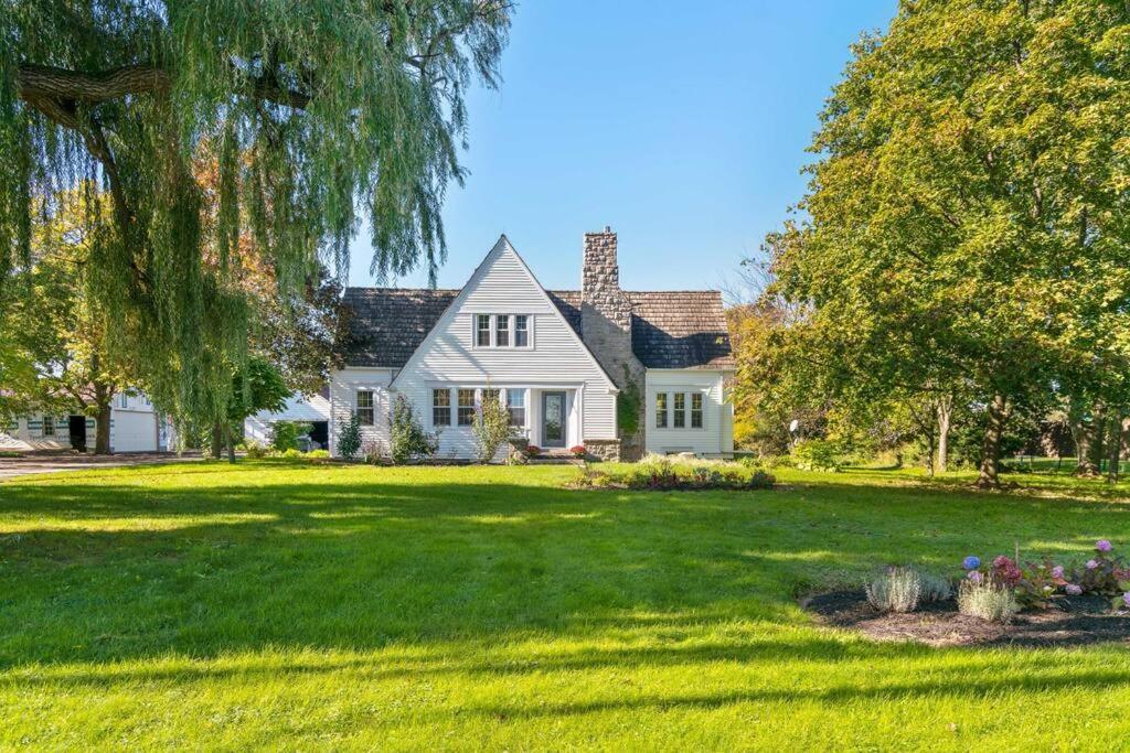 Waterfront Niagara-On-The-Lake Farmhouse On A Vineyard Villa Exterior photo